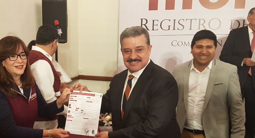 Carlos Lomeli se registra como precandidato al Gobierno de Jalisco
